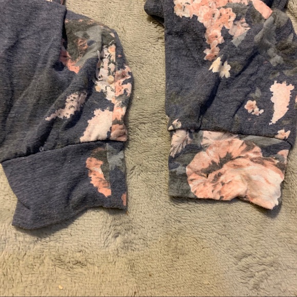 super cute floral grey sweatpants❕❕ - Picture 2 of 4